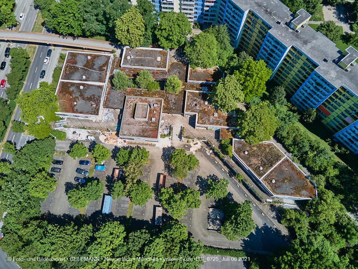 06.07.2021 - Einkaufs- und Wohnzentrum Quiddestraße in Neuperlach